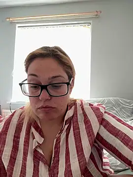 SecretRavenXO online show from May 20, 2026, 2:25 pm