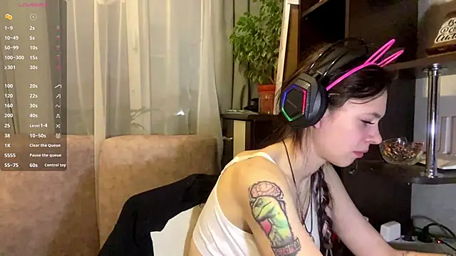 Snapshot of TuZezima chatting on May 22, 2026, 7:12 pm TuZezima online show from May 22, 2026, 7:12 pm