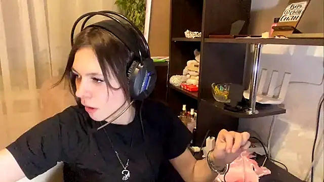 Snapshot of TuZezima chatting on May 3, 2026, 8:12 pm TuZezima online show from May 3, 2026, 8:12 pm