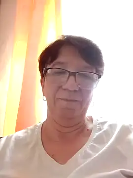 KetQueen101 online show from April 28, 2026, 1:37 pm