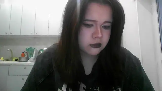 Amanda Mia  online show from May 11, 2026, 4:04 pm