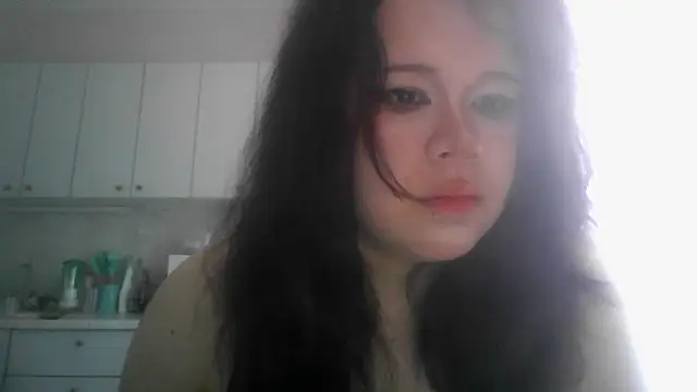 Amanda Mia  online show from May 7, 2026, 8:28 am