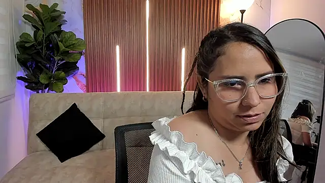 Snapshot of Sharon_rhodes_ chatting on April 26, 2026, 2:14 pm Sharon rhodes online show from April 26, 2026, 2:14 pm