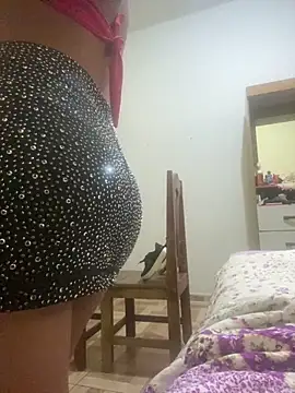 paulinha20230 online show from April 25, 2026, 7:00 pm