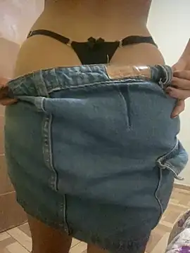 paulinha20230 online show from April 26, 2026, 7:33 pm