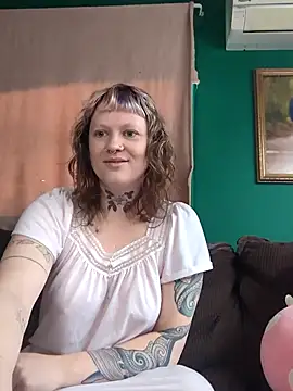 Snapshot of RosieSwitchBitch chatting on May 12, 2026, 12:00 pm RosieSwitchBitch online show from May 12, 2026, 12:00 pm