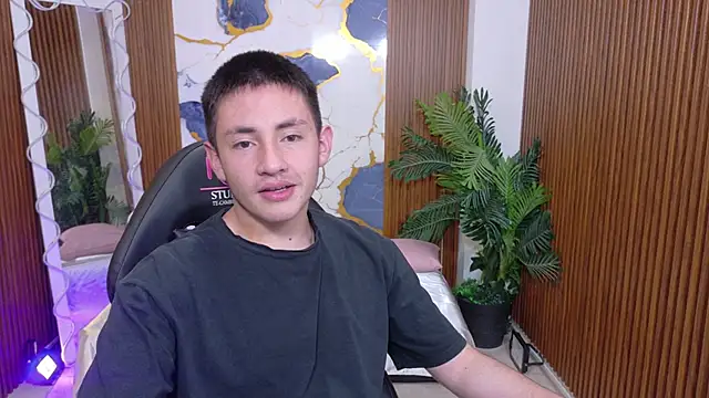 Snapshot of Andres_Tay chatting on June 5, 2026, 2:27 am Andres Tay online show from June 5, 2026, 2:27 am