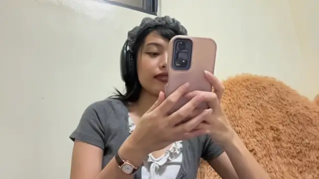 WilliemaeLourenco online show from April 26, 2026, 10:23 am