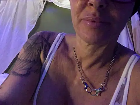Snapshot of claraxloveuse chatting on May 8, 2026, 12:20 pm claraxloveuse online show from May 8, 2026, 12:20 pm