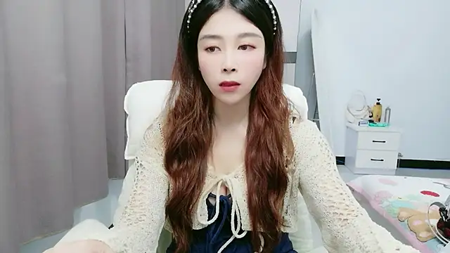 xiaoxiaohong030 online show from July 5, 2026, 12:01 pm