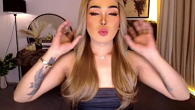 Snapshot of Empress_Candice chatting on June 3, 2026, 10:49 am Empress Candice online show from June 3, 2026, 10:49 am