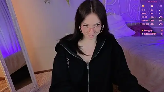 Snapshot of Luna_Come chatting on May 22, 2026, 6:22 am Luna Come online show from May 22, 2026, 6:22 am