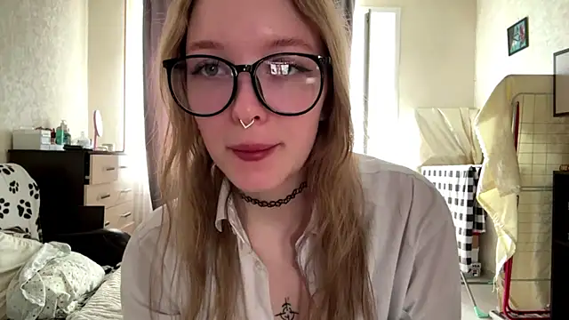 Elinthegreat online show from May 11, 2026, 1:12 pm