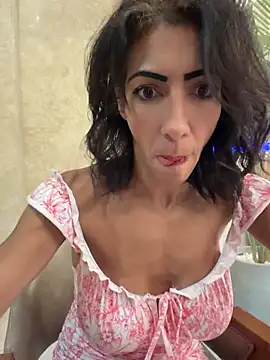 Snapshot of Yasmiinee chatting on June 24, 2026, 7:22 pm Yasmiinee online show from June 24, 2026, 7:22 pm