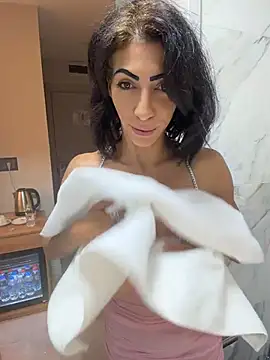 Snapshot of Yasmiinee chatting on June 26, 2026, 9:53 pm Yasmiinee online show from June 26, 2026, 9:53 pm