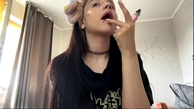 Snapshot of LouisePavlides chatting on May 23, 2026, 12:37 pm LouisePavlides online show from May 23, 2026, 12:37 pm