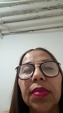 Snapshot of Ladymilf12 chatting on May 31, 2026, 12:27 am Ladymilf12 online show from May 31, 2026, 12:27 am