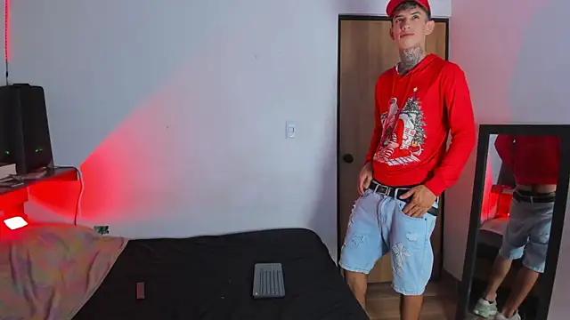 Snapshot of Darwinstark_ chatting on May 7, 2026, 1:43 am Darwinstark online show from May 7, 2026, 1:43 am