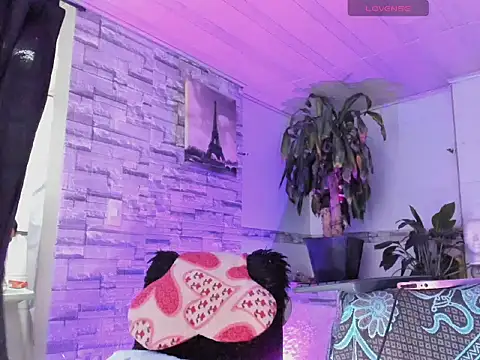 Snapshot of BeautyCatalella1 chatting on May 9, 2026, 12:52 pm BeautyCatalella1 online show from May 9, 2026, 12:52 pm