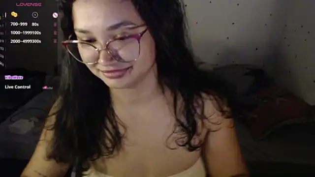 Snapshot of Lily____ chatting on May 14, 2026, 10:07 pm Lily online show from May 14, 2026, 10:07 pm