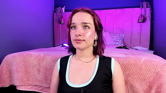 Snapshot of Azahara_18 chatting on July 9, 2026, 5:56 pm Azahara 18 online show from July 9, 2026, 5:56 pm