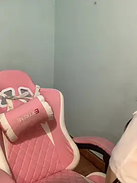 Snapshot of Lilyy18 chatting on May 22, 2026, 2:15 pm Lilyy18 online show from May 22, 2026, 2:15 pm