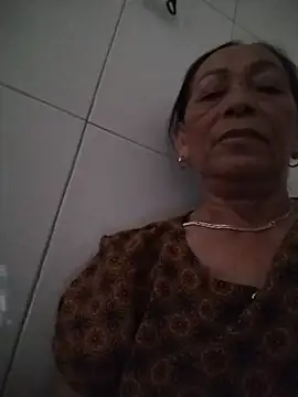 Snapshot of mouth22 chatting on July 20, 2026, 8:11 am mouth22 online show from July 20, 2026, 8:11 am