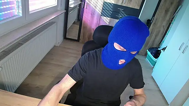 Snapshot of BadBoyMasked chatting on April 27, 2026, 4:27 pm BadBoyMasked online show from April 27, 2026, 4:27 pm