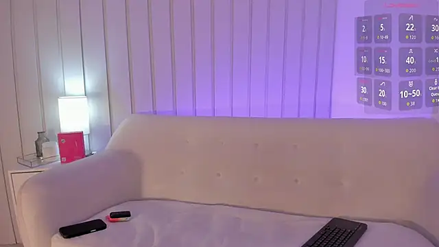 nicki-west online show from April 30, 2026, 2:02 pm