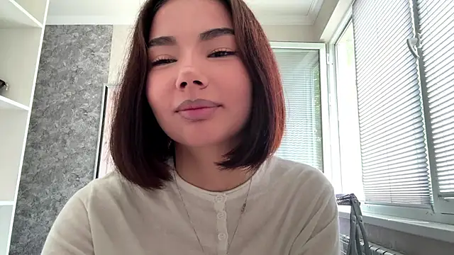 MarylnMonnier online show from May 18, 2026, 8:19 am