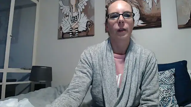blondiesin50 online show from June 6, 2026, 4:28 am