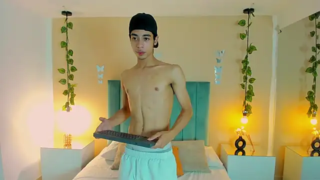 Snapshot of Liam__Mercury chatting on July 7, 2026, 10:35 pm Liam Mercury online show from July 7, 2026, 10:35 pm