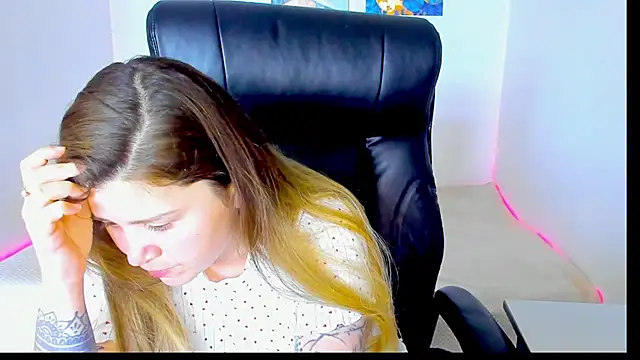 Snapshot of Natali_Secret chatting on May 16, 2026, 9:52 am Natali Secret online show from May 16, 2026, 9:52 am