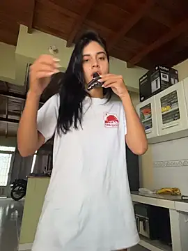 mia moonna online show from May 29, 2026, 12:22 pm