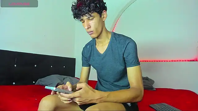Snapshot of liammendoza98 chatting on May 12, 2026, 12:00 pm liammendoza98 online show from May 12, 2026, 12:00 pm
