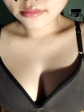 silkyhairs online show from May 25, 2026, 7:01 pm