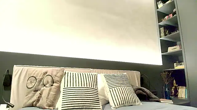 Peachy  online show from October 12, 2025, 7:10 am