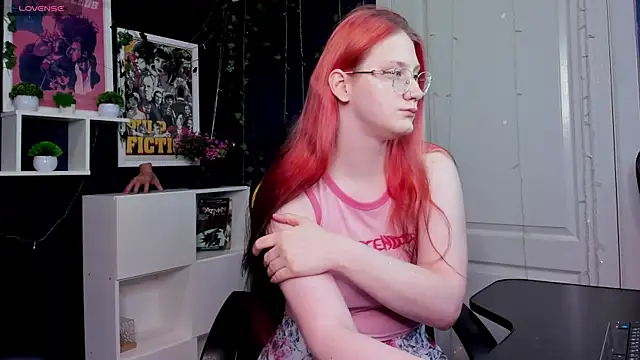 Snapshot of Queen_Milena chatting on July 12, 2026, 2:56 am Queen Milena online show from July 12, 2026, 2:56 am