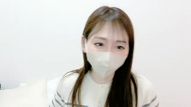 momoka  o0 online show from May 20, 2026, 7:16 am