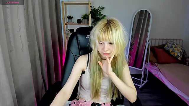 Ammelia Backerr online show from May 7, 2026, 1:21 am