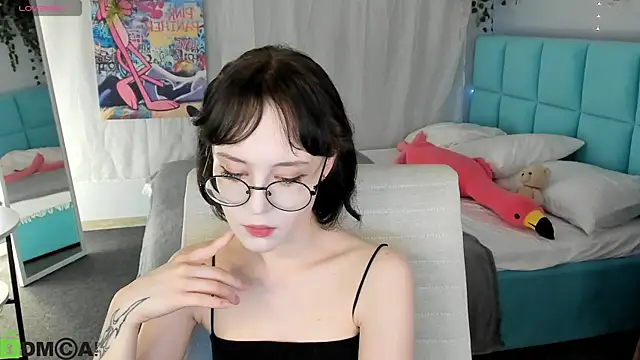 Snapshot of Lilac-Muse chatting on July 16, 2026, 12:02 pm Lilac-Muse online show from July 16, 2026, 12:02 pm