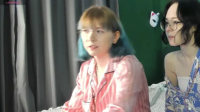 Snapshot of Elira_Vane chatting on May 18, 2026, 3:17 am Elira Vane online show from May 18, 2026, 3:17 am