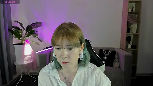Snapshot of Elira_Vane chatting on June 2, 2026, 3:06 am Elira Vane online show from June 2, 2026, 3:06 am