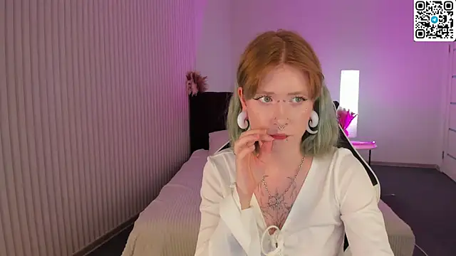 Snapshot of Elira_Vane chatting on June 16, 2026, 10:59 am Elira Vane online show from June 16, 2026, 10:59 am