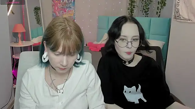 Snapshot of Elira_Vane chatting on May 15, 2026, 11:08 am Elira Vane online show from May 15, 2026, 11:08 am