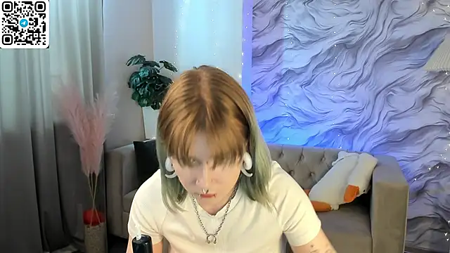 Snapshot of Elira_Vane chatting on June 15, 2026, 10:48 am Elira Vane online show from June 15, 2026, 10:48 am