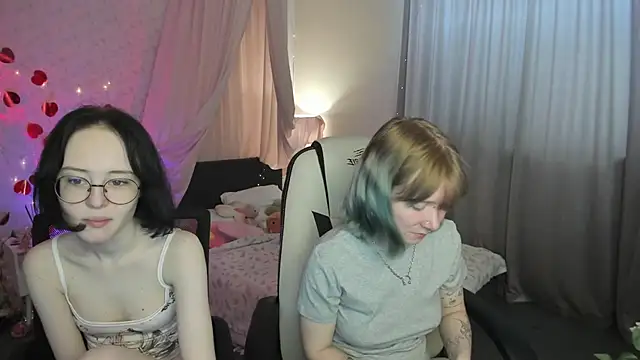 Snapshot of Elira_Vane chatting on May 29, 2026, 3:12 am Elira Vane online show from May 29, 2026, 3:12 am