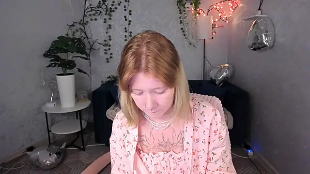 Snapshot of Elira_Vane chatting on July 15, 2026, 3:02 am Elira Vane online show from July 15, 2026, 3:02 am