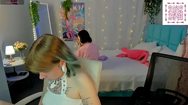 Snapshot of Elira_Vane chatting on June 9, 2026, 3:07 am Elira Vane online show from June 9, 2026, 3:07 am