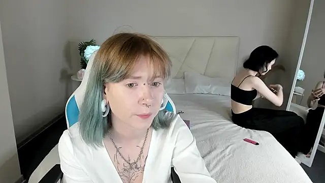 Snapshot of Elira_Vane chatting on June 4, 2026, 3:00 am Elira Vane online show from June 4, 2026, 3:00 am
